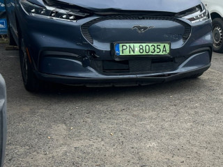 Ford Mustang Mach-E 88kWh RWD 2021 – uszkodzony – pełne wyposażenie, szkoda przód